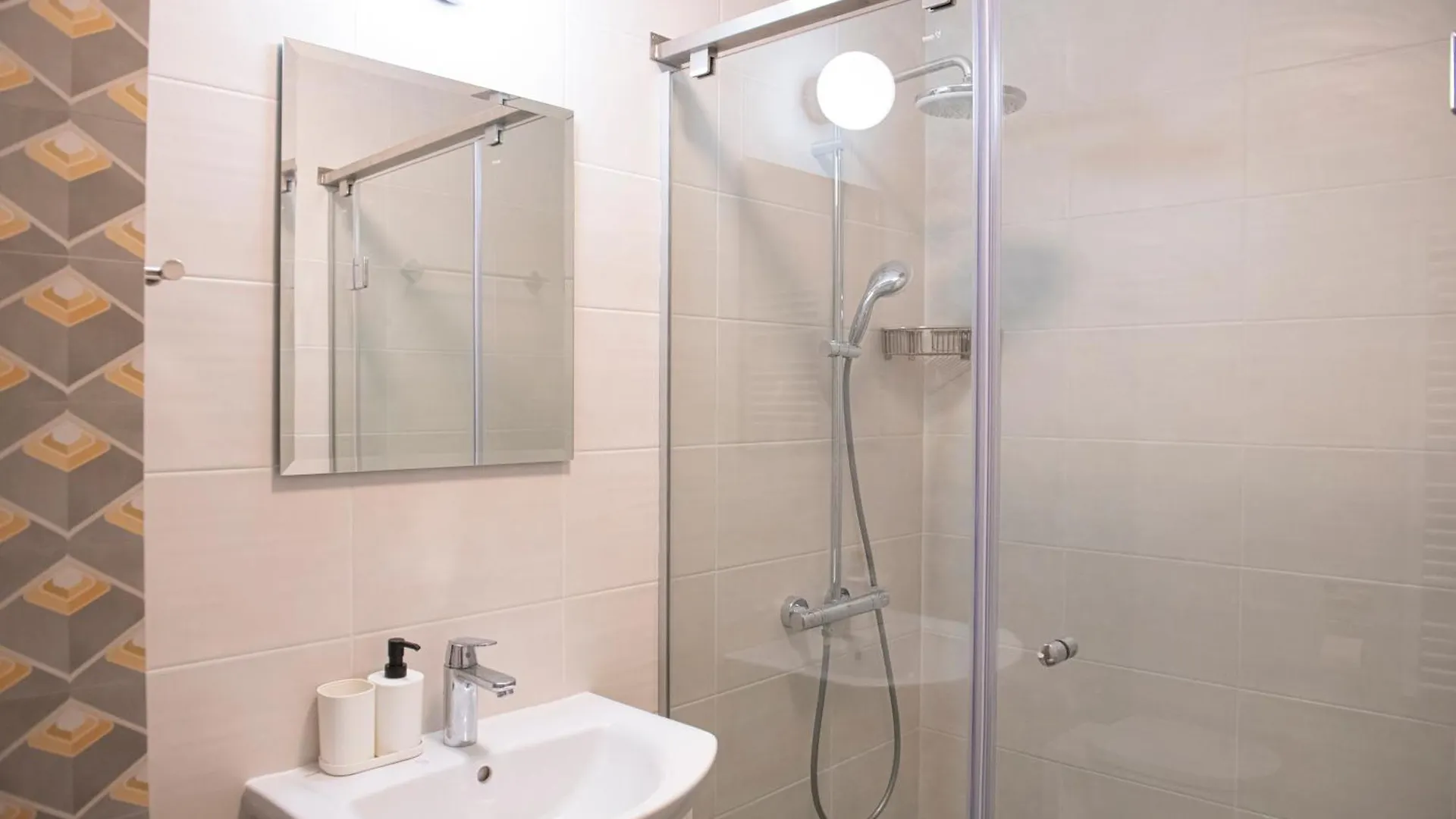Miami A Lovely City Center 2 Bedrooms Apartment With Private Parking Sófia Bulgária